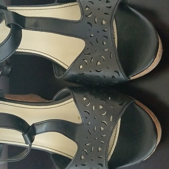 11W Black Wedge Sandals - Picture 4 of 4